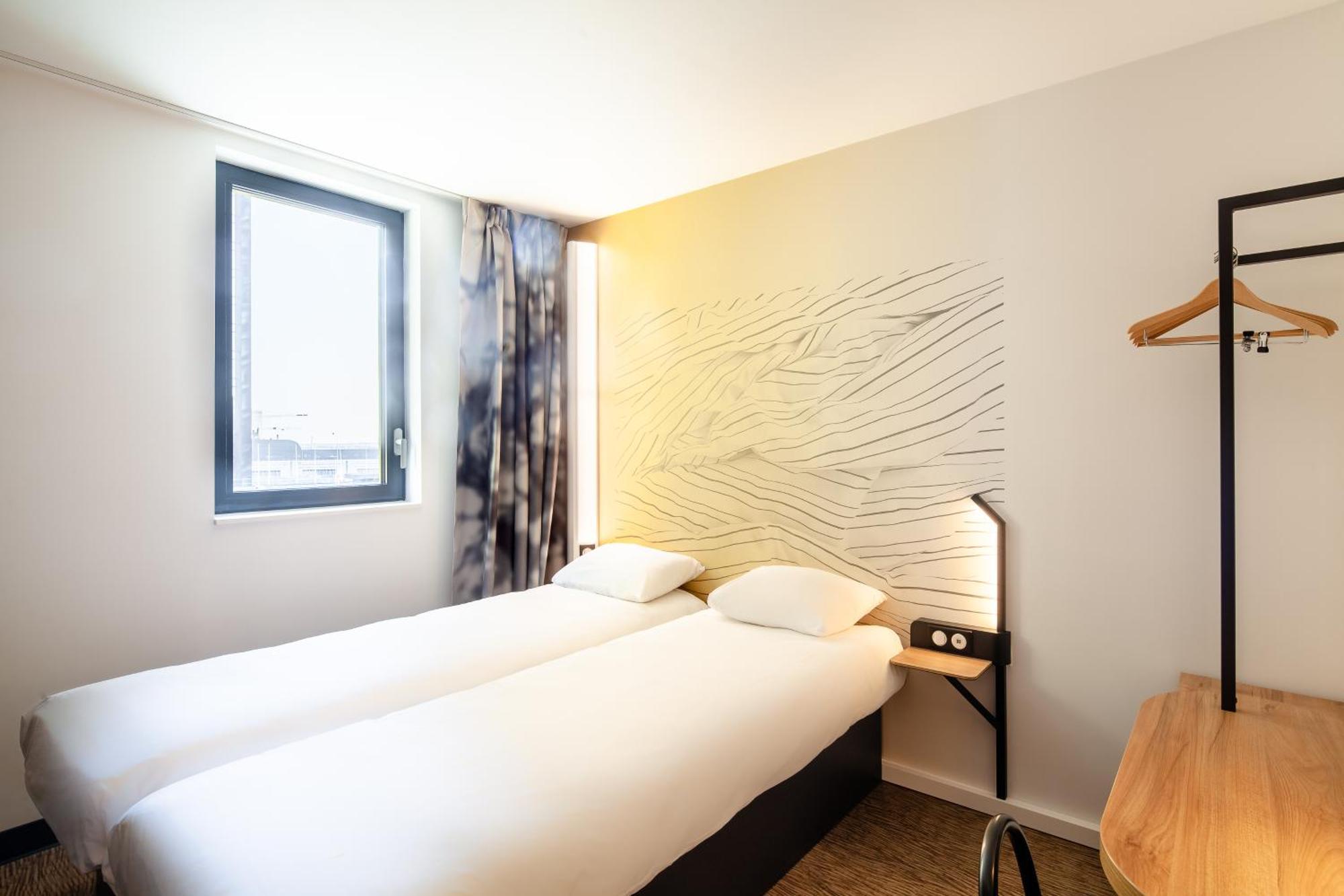 Twin Room,1459476052:JPEG